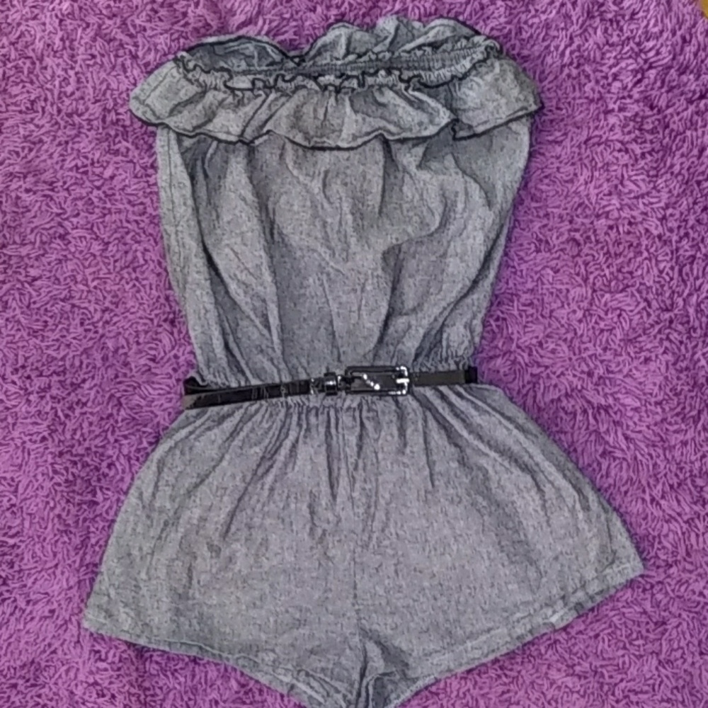 clearance 🌴3/$10  gray romper size small
